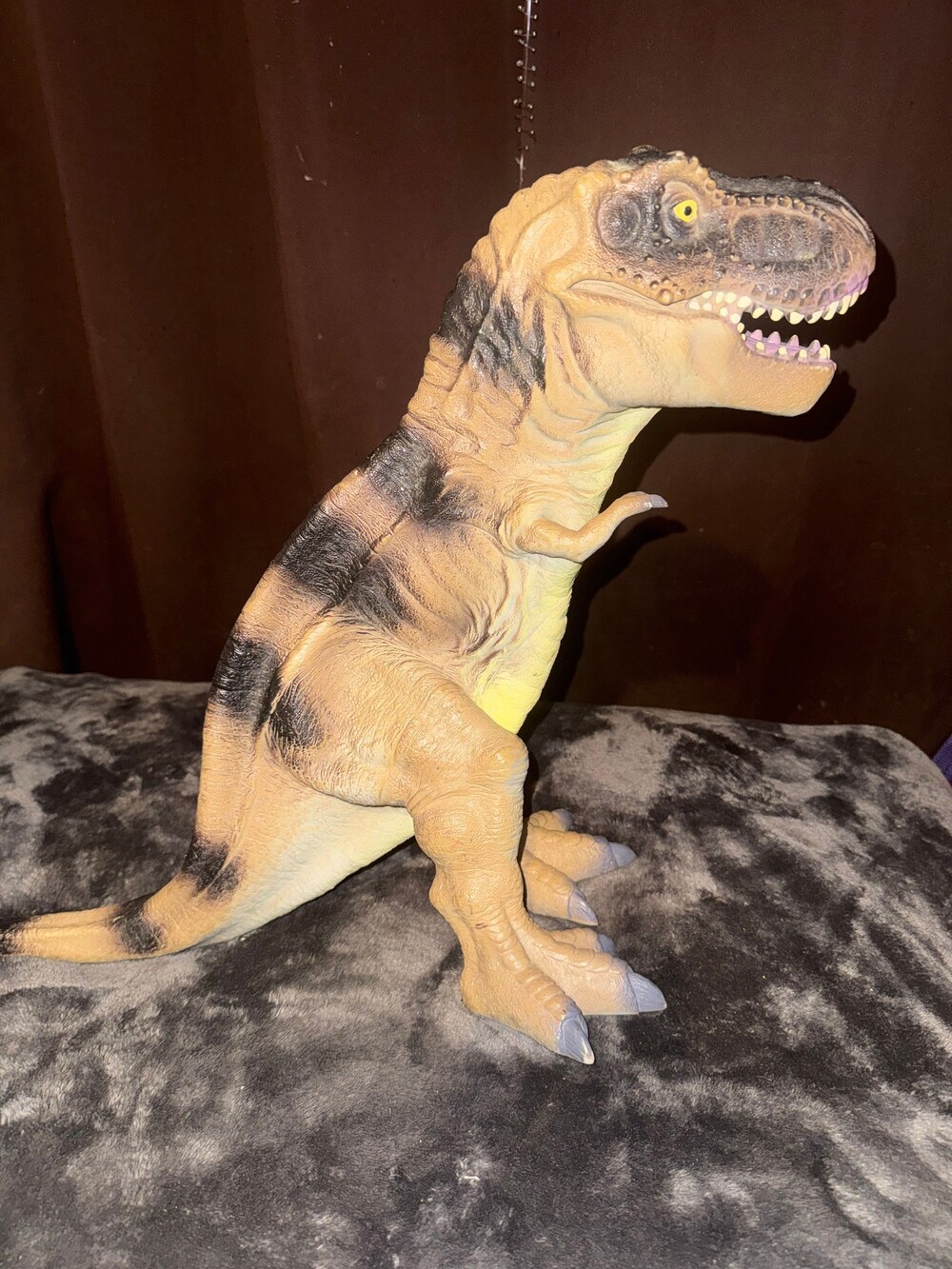 Toys R Us Tyrannosaurus rex Dinosaur Figure 22 Inch Tan Black Yellow